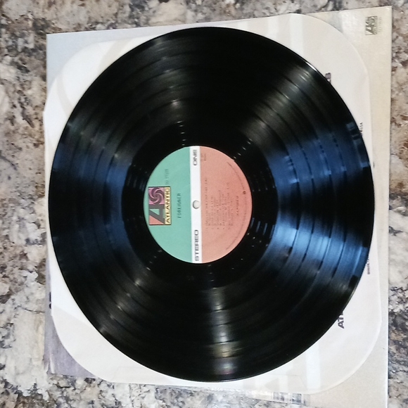 Vintage FOREIGNER Album - Picture 5 of 8